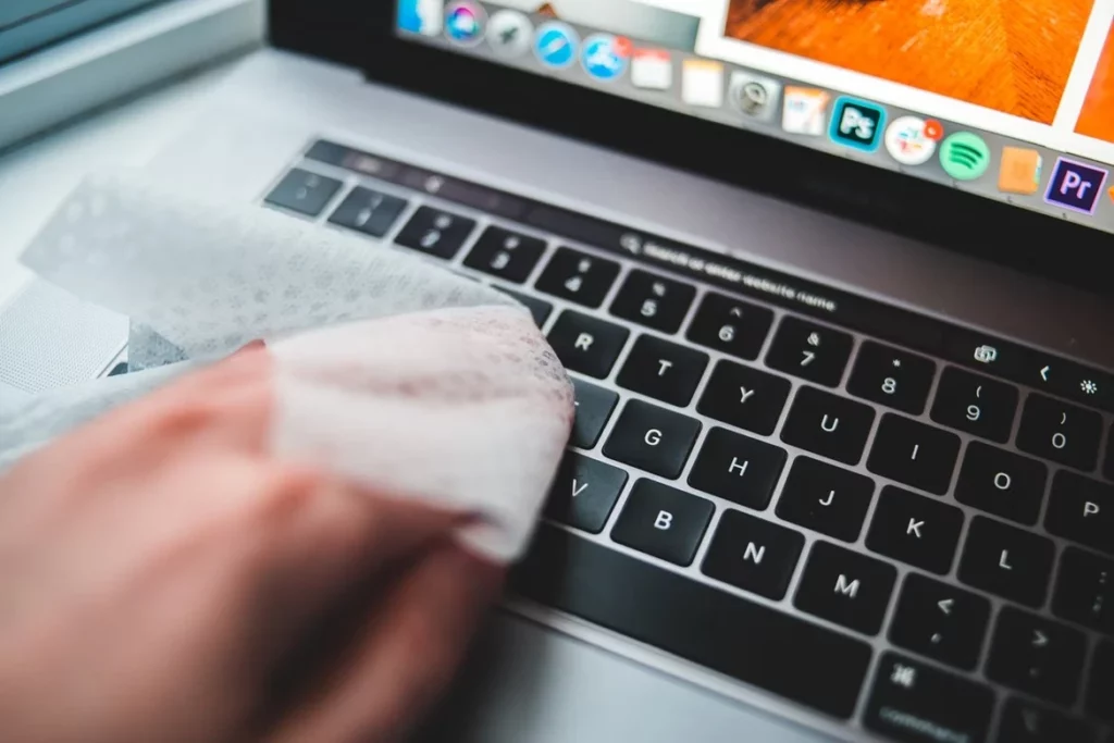 cleaning macbook from bacteria